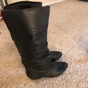 Black boots. Size 6.5. Like new.